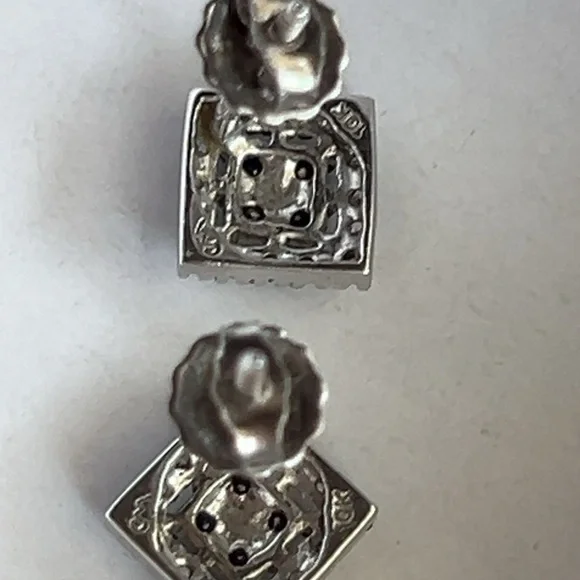 10k solid white gold with black/white Diamonds,square earrings. - Picture 5 of 5